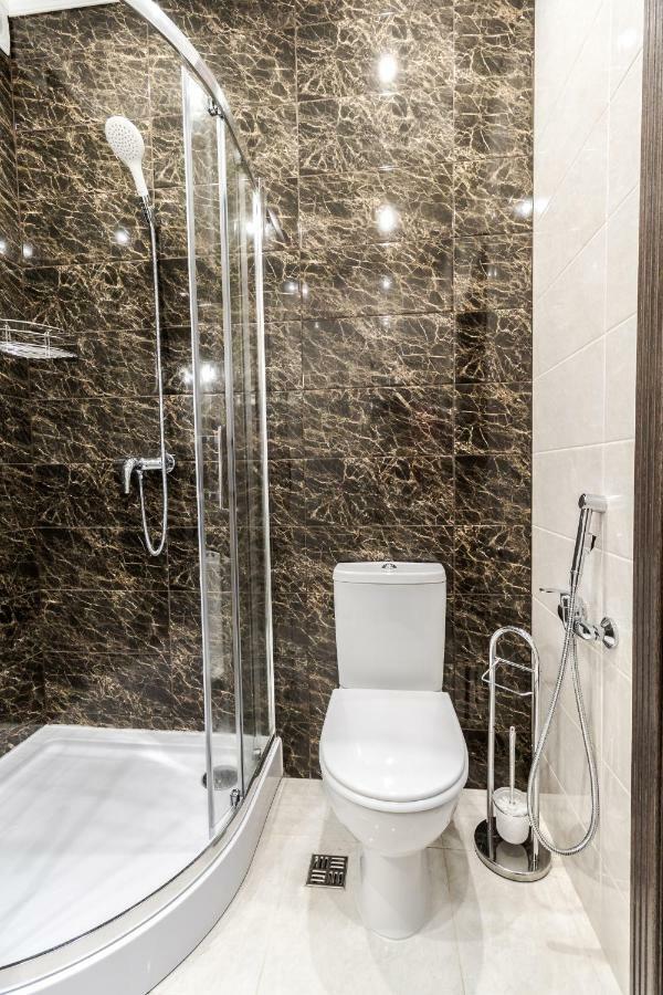 Opera House Apartment 3 Lviv Eksteriør bilde