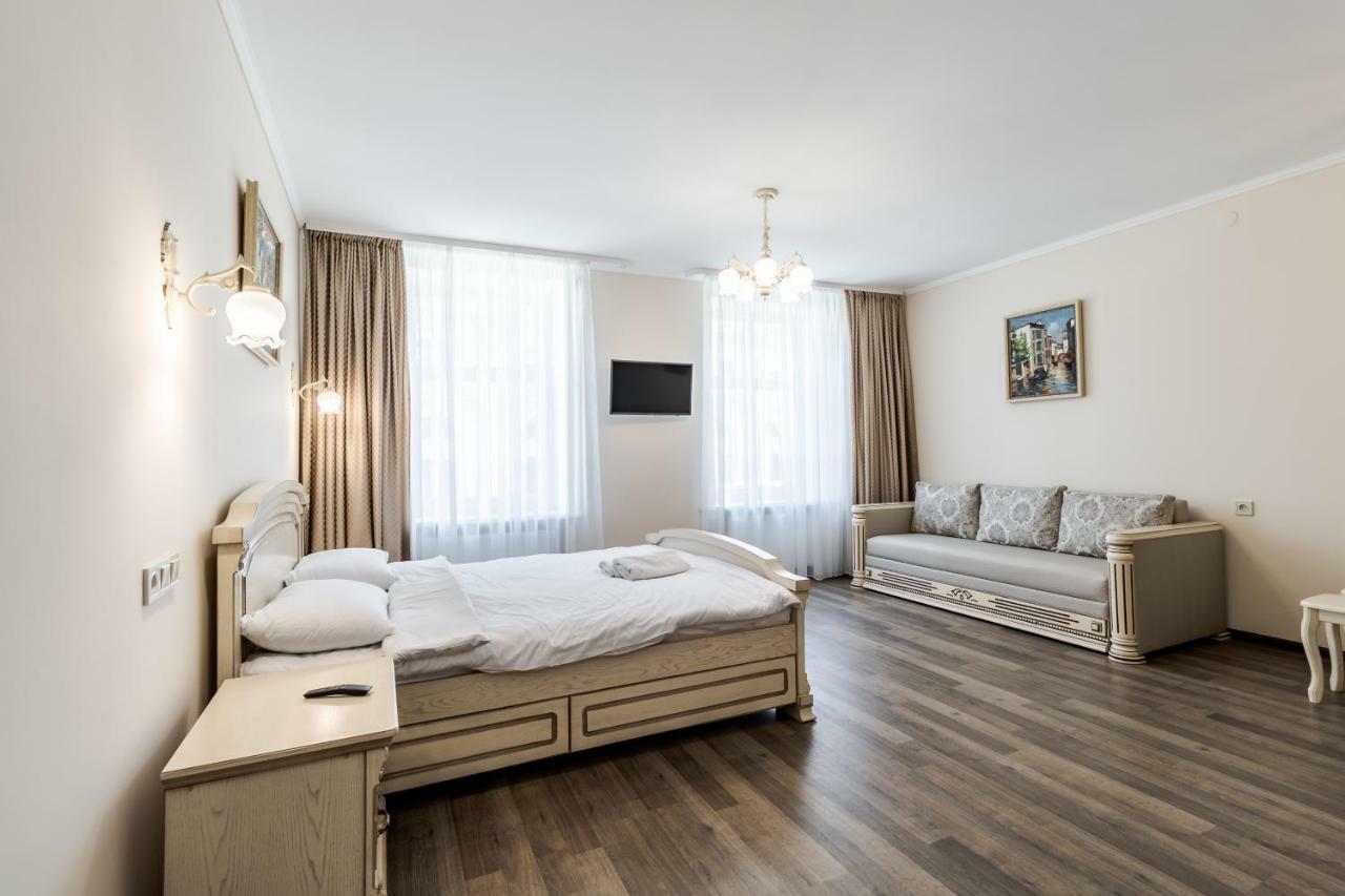 Opera House Apartment 3 Lviv Eksteriør bilde