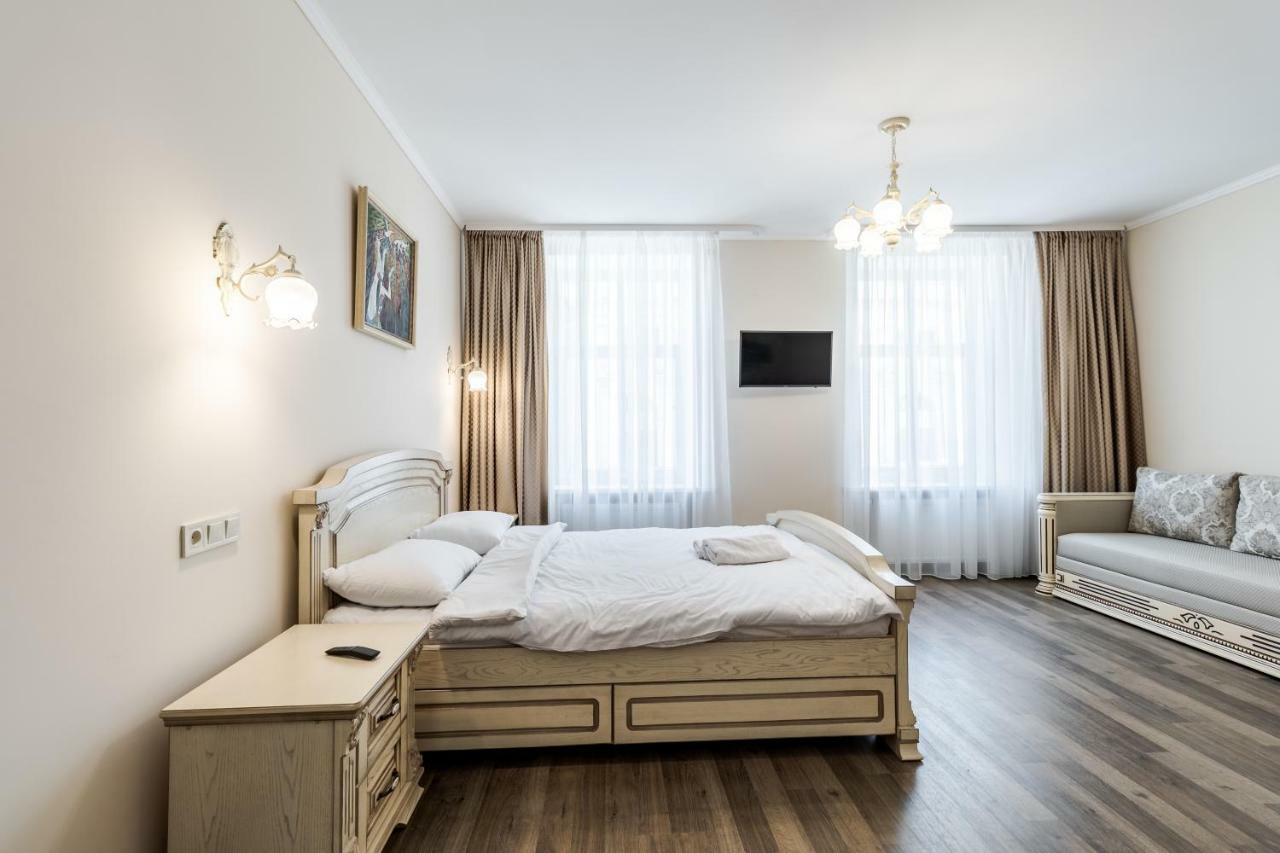Opera House Apartment 3 Lviv Eksteriør bilde