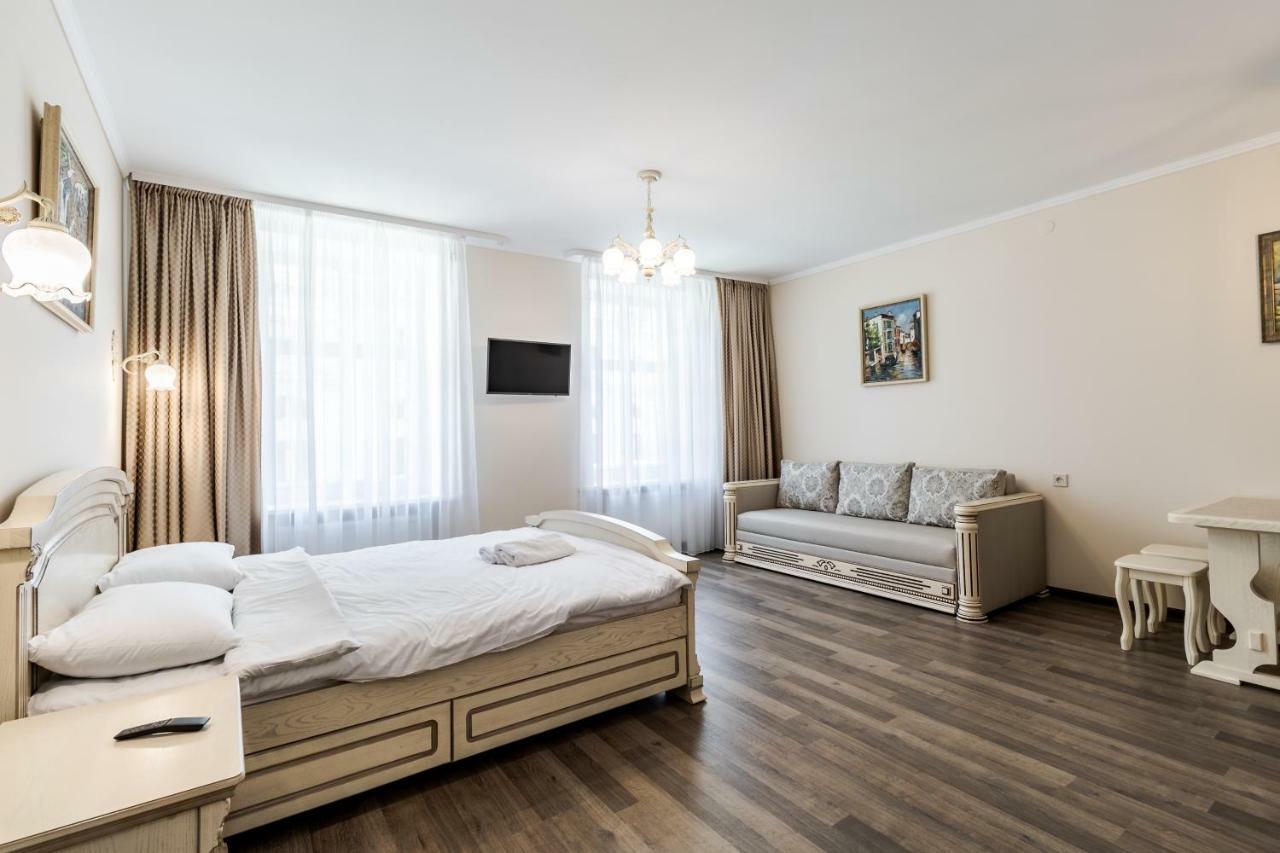 Opera House Apartment 3 Lviv Eksteriør bilde